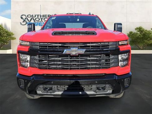 Used 2025 Chevrolet Silverado 2500 Custom w/ Custom Value Package image 8
