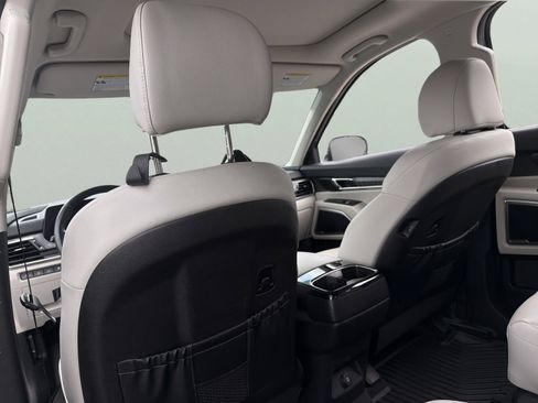 Used 2024 Kia Telluride EX w/ EX Captain's Chair Package FWD image 21