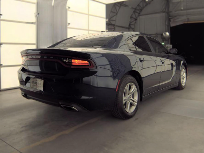 Used 2015 Dodge Charger SE RWD image 3