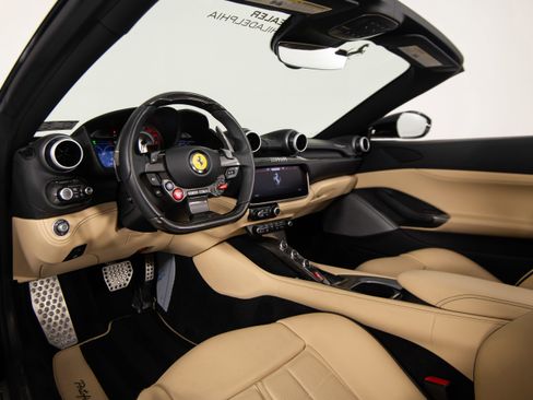 Certified 2022 Ferrari Portofino M image 14