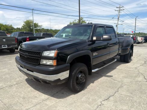 Used 2005 Chevrolet Silverado 3500 LT w/ Heavy-Duty Power Package AWD/4WD image 4