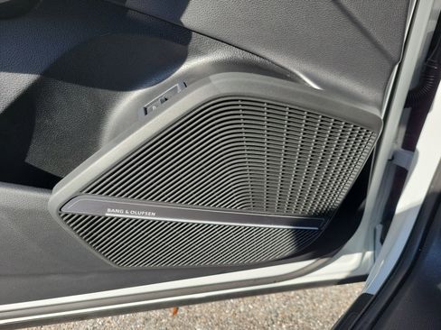 Certified 2025 Audi Q5 2.0T Premium Plus image 18