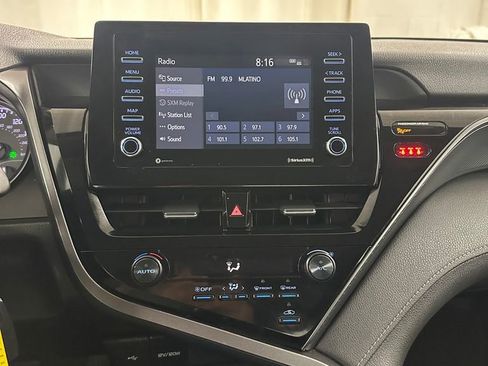 Used 2021 Toyota Camry SE image 21