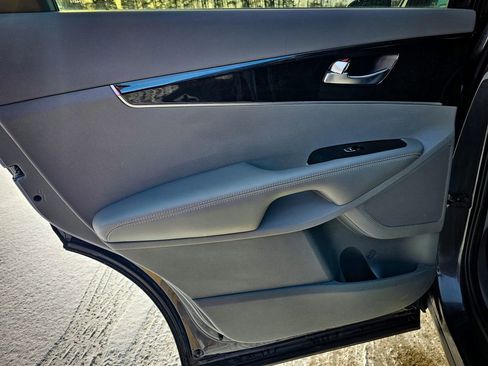 Used 2016 Kia Sorento EX image 29