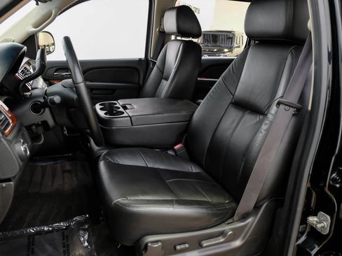 Used 2012 Chevrolet Avalanche LS image 25