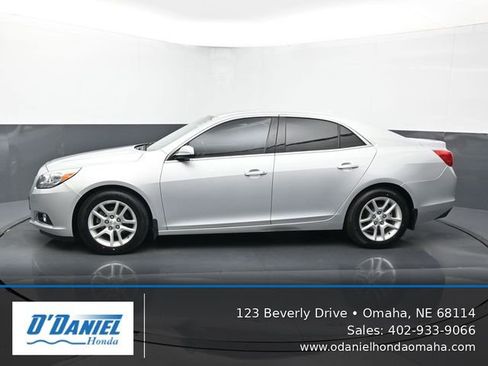 Used 2013 Chevrolet Malibu Eco w/ Navigation Package FWD image 2