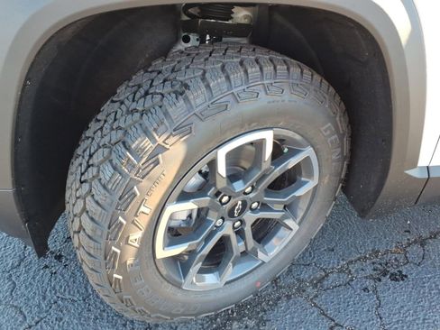 New 2026 Chevrolet Equinox ACTIV w/ Convenience Package III image 16