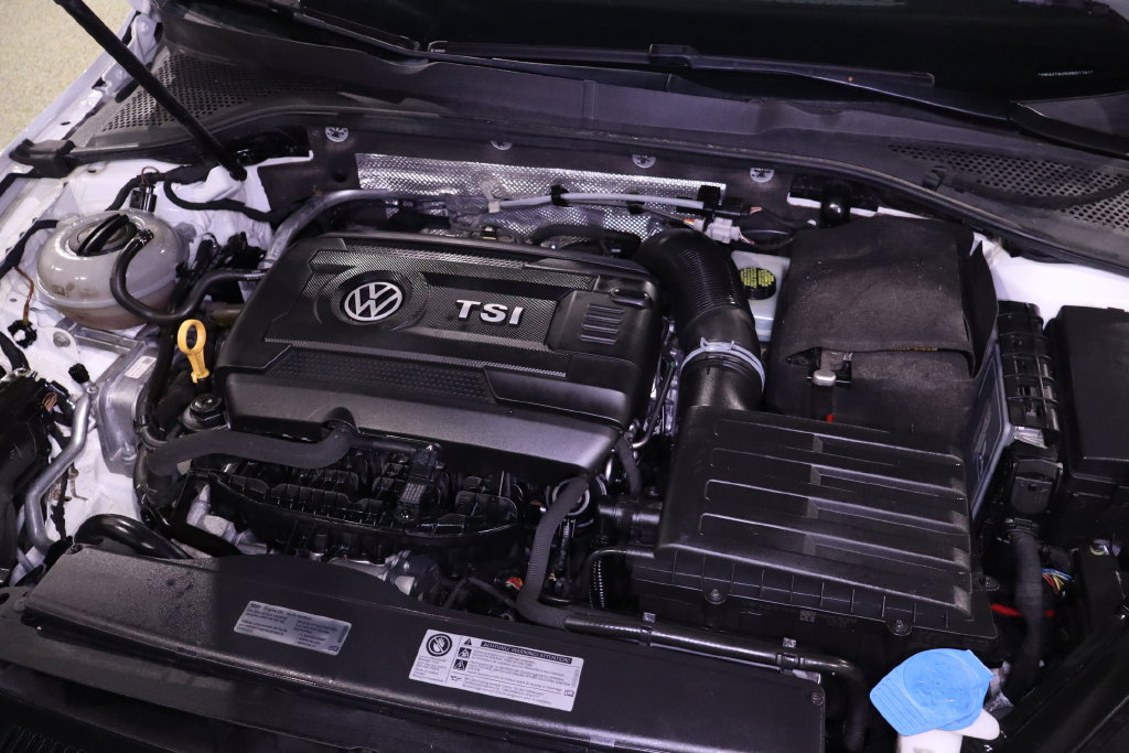 Used 2017 Volkswagen GTI SE FWD image 36