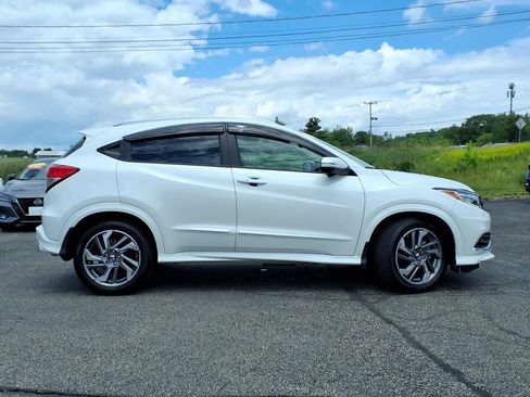 Used 2019 Honda HR-V Touring image 2