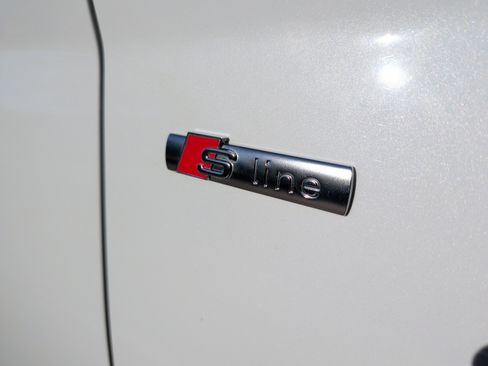 Used 2024 Audi Q5 e Premium Plus w/ Premium Plus Package image 40