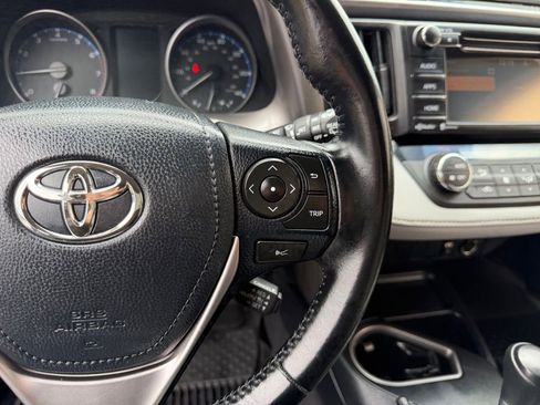 Used 2018 Toyota RAV4 XLE w/ Plus Extra Value Package AWD/4WD image 17