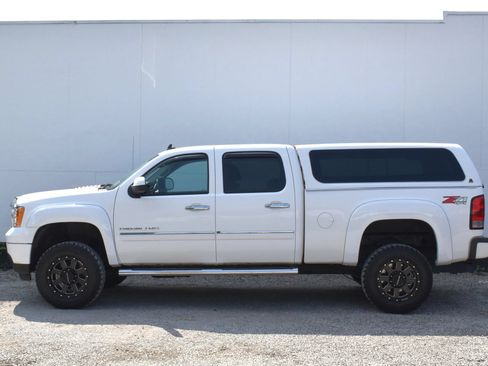 Used 2014 GMC Sierra 2500 Denali AWD/4WD image 4