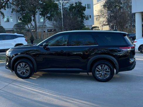 Used 2025 Nissan Pathfinder S image 3