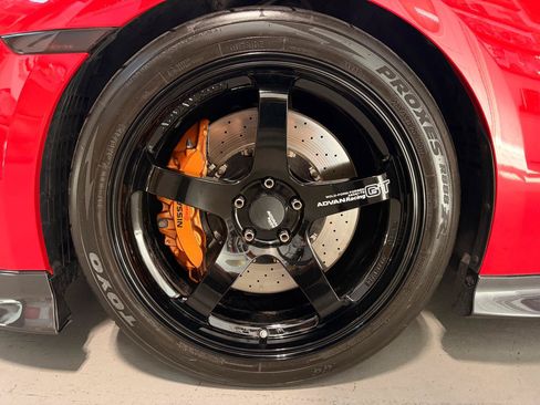 Used 2018 Nissan GT-R Premium AWD/4WD image 12