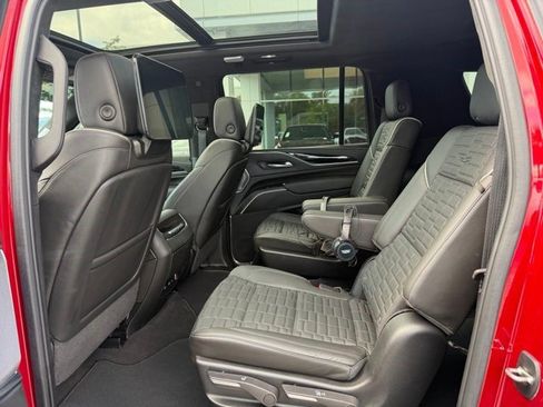 Certified 2024 Cadillac Escalade ESV V AWD/4WD image 18