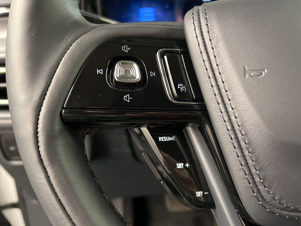 Used 2026 Lincoln Aviator AWD image 16