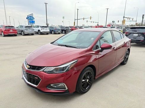 Used 2017 Chevrolet Cruze LT image 28