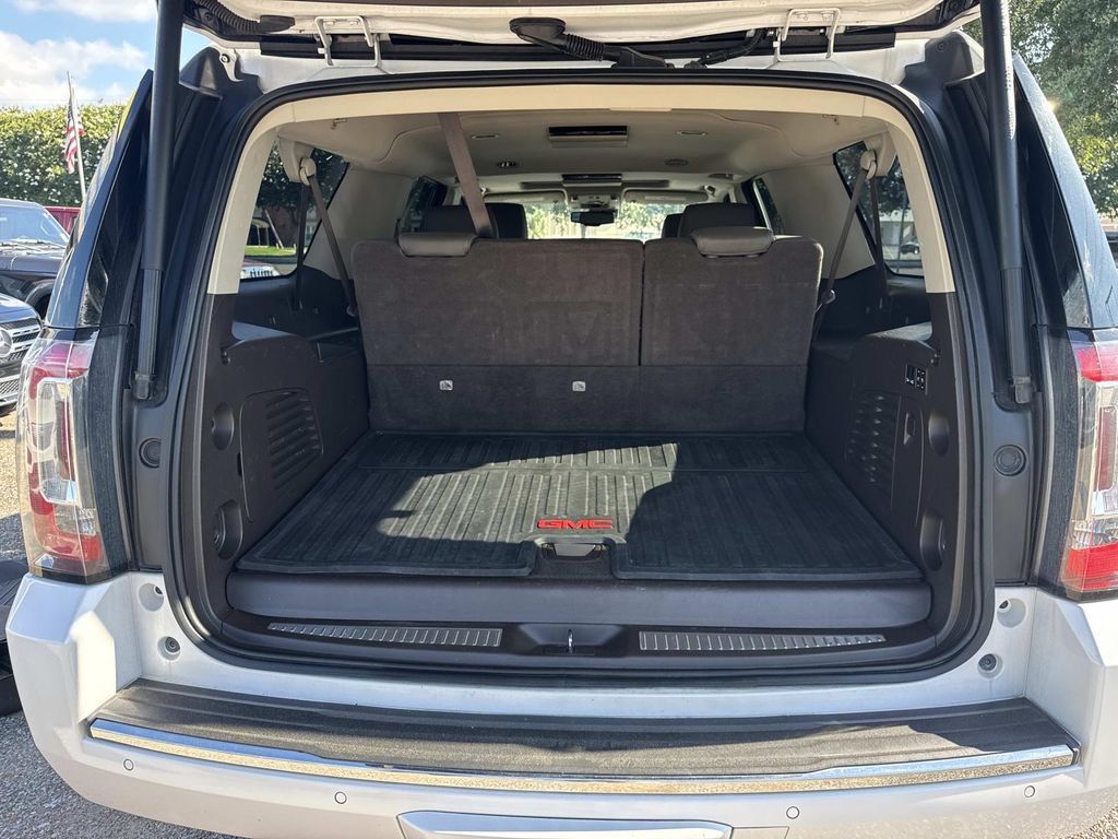 Used 2019 GMC Yukon XL Denali w/ Denali Ultimate Package RWD image 9