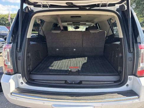 Used 2019 GMC Yukon XL Denali w/ Denali Ultimate Package RWD image 9