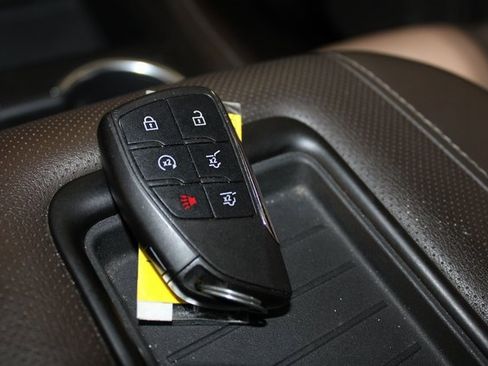 Used 2021 GMC Yukon XL SLT w/ SLT Premium Package image 26