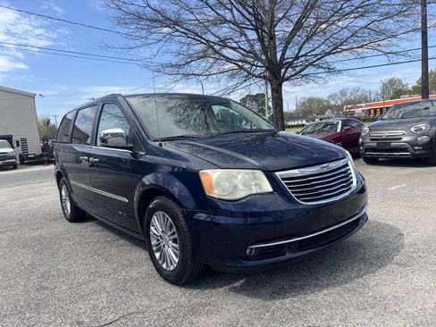 Used 2013 Chrysler Town & Country Touring-L w/ Entertainment Group #2 image 2