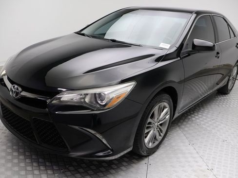 Certified 2017 Toyota Camry SE image 2