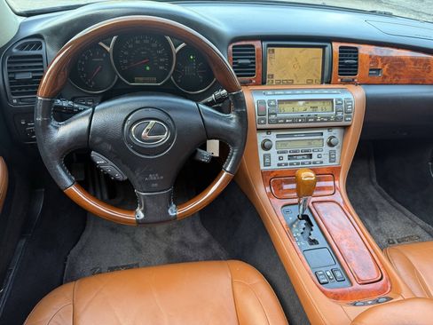 Used 2005 Lexus SC 430 Convertible RWD image 2