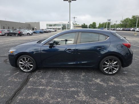 Used 2018 MAZDA MAZDA3 Grand Touring w/ Premium Equipment Package FWD image 12