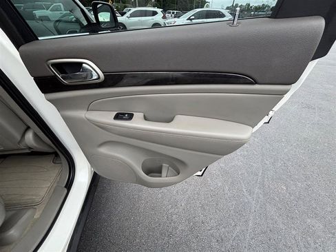 Used 2012 Jeep Grand Cherokee Laredo RWD image 25