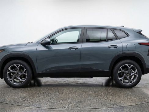 Used 2025 Chevrolet Trax LT FWD image 5