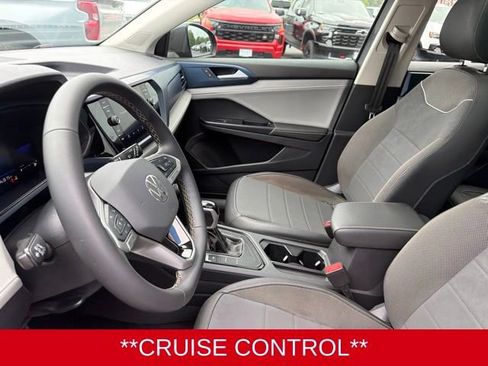 Used 2024 Volkswagen Taos SE FWD image 9