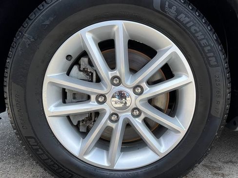 Used 2019 Dodge Grand Caravan SXT FWD image 13