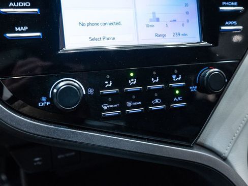 Used 2019 Toyota Camry LE FWD image 25