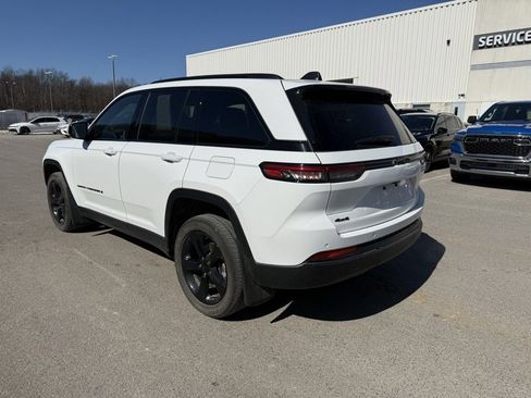 Used 2023 Jeep Grand Cherokee Altitude image 8