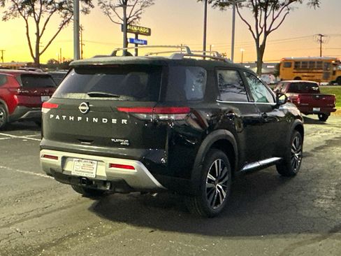 New 2025 Nissan Pathfinder Platinum image 4