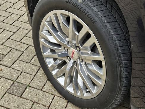 Used 2023 GMC Yukon XL Denali image 14