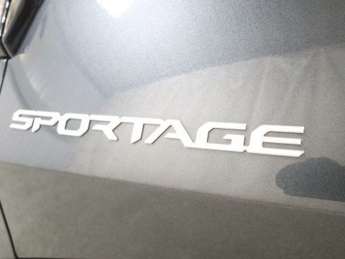 Used 2025 Kia Sportage EX FWD image 25