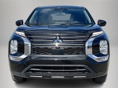 Used 2022 Mitsubishi Outlander ES image 3