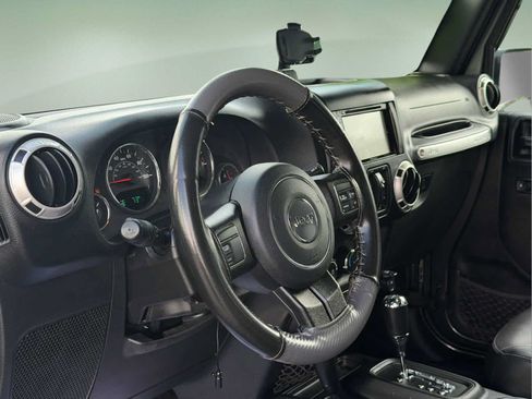 Used 2018 Jeep Wrangler Unlimited Sahara AWD/4WD image 24