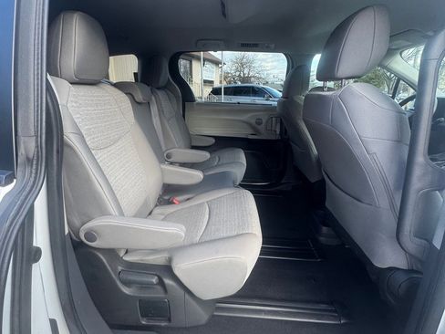 Used 2024 Toyota Sienna LE image 16