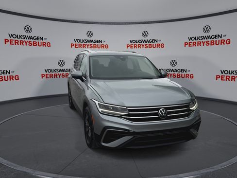 Certified 2022 Volkswagen Tiguan SE image 3