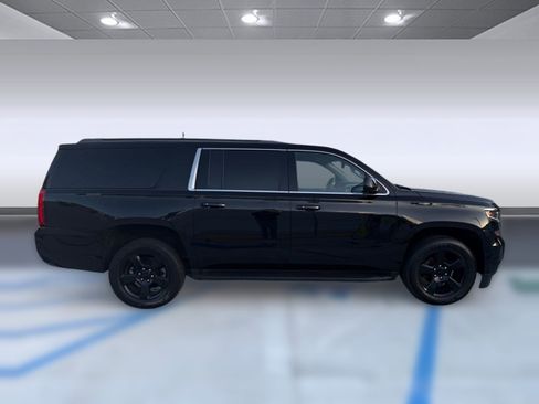 Used 2017 Chevrolet Suburban LT image 7
