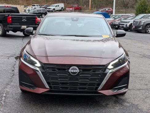 Used 2024 Nissan Altima 2.5 SV image 2