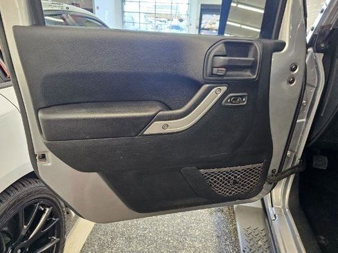 Used 2017 Jeep Wrangler Unlimited Sahara AWD/4WD image 26