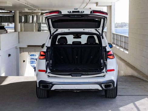 Certified 2025 BMW X5 xDrive40i w/ M Sport Package image 24