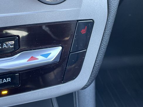 Used 2023 Ford Explorer XLT w/ Equipment Group 202A image 29