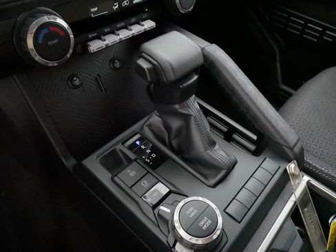 Used 2025 Toyota 4Runner SR5 AWD/4WD image 26