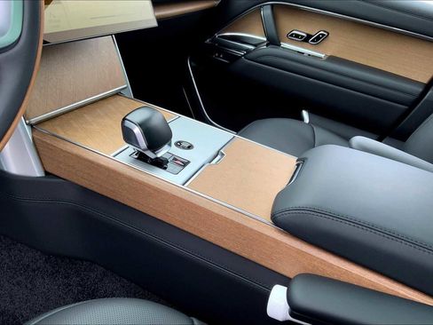 New 2025 Land Rover Range Rover SV image 8