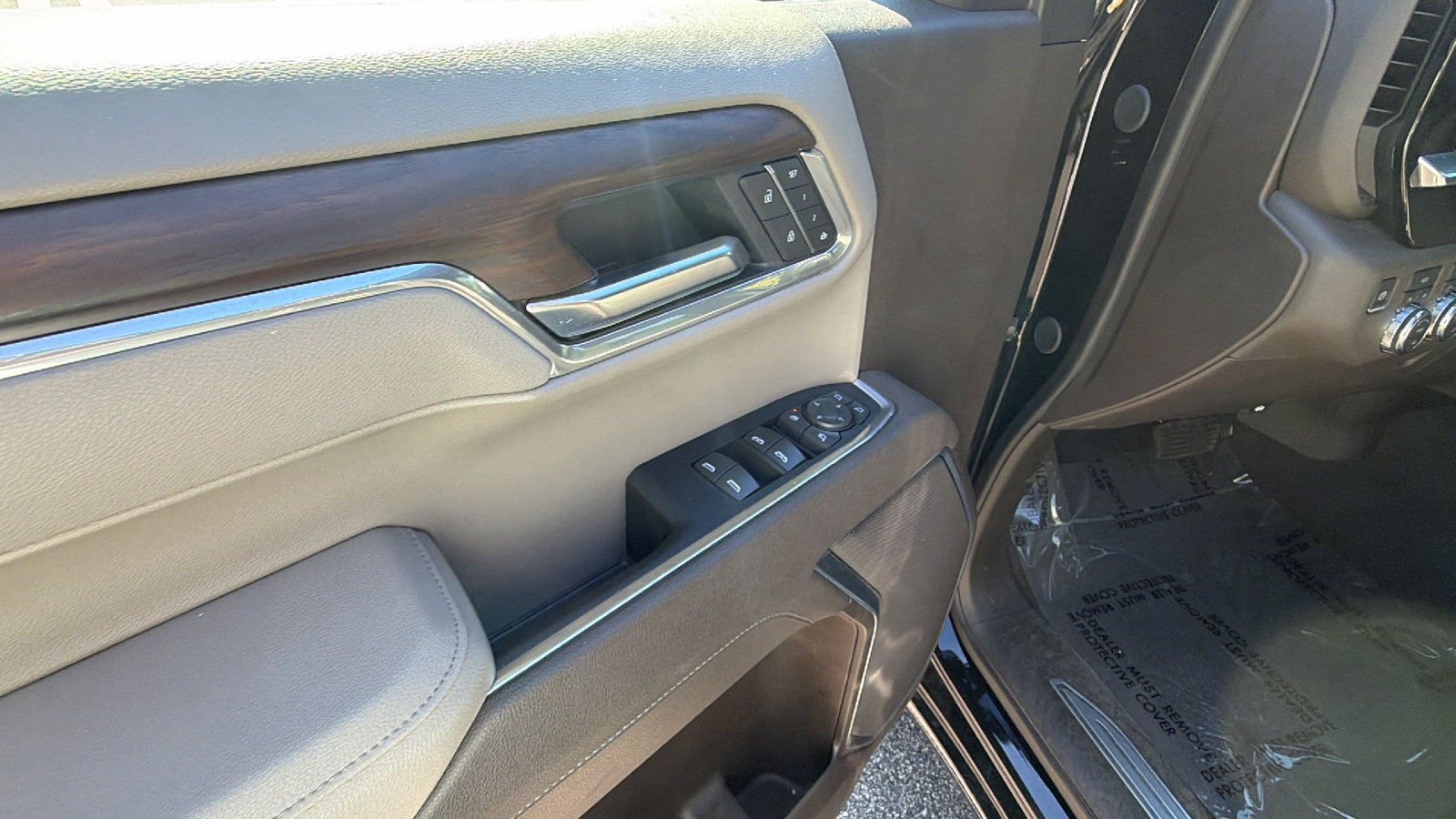 Used 2025 GMC Sierra 1500 SLT AWD/4WD image 15