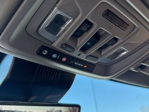 Used 2022 Chevrolet Silverado 1500 LTZ w/ LTZ Premium Package image 18